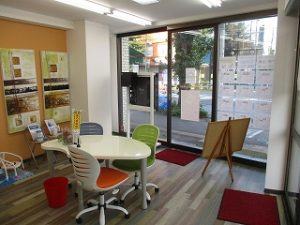 2020年8月14日　夕方のRoom's Bar店内です
