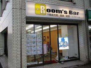 2020年10月4日　夕方のRoom's Bar店頭です