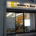 2021年3月19日　夜のRoom's Bar店頭です