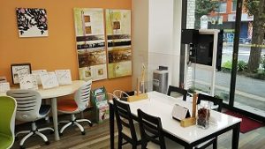 2021年10月31日朝のRoom's Bar店内です