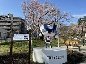 2022年3月27日富士森公園の桜とミライトワのコラボ