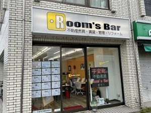 2022年5月13日朝のRoom's Bar店頭です
