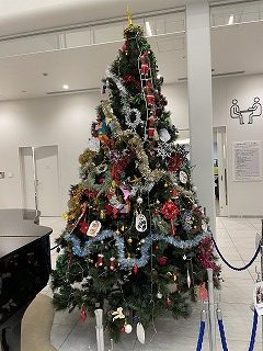 病院のクリスマスツリーが綺麗でした(^^)
