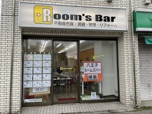 2023年4月24日朝のRoom's Bar店頭です