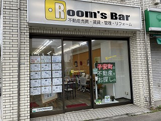 2023年5月19日朝のRoom's Bar店頭です
